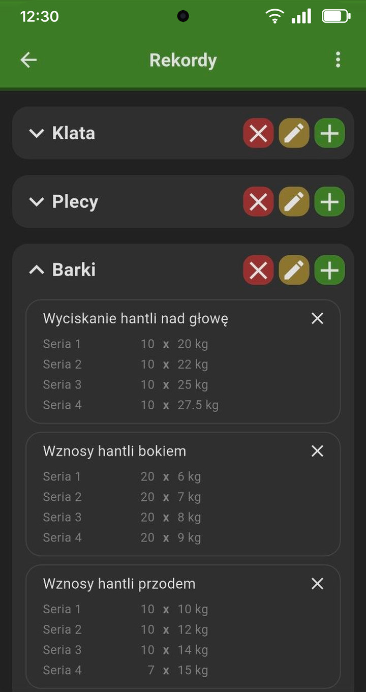 Rekordy treningowe w Makro — kategorie ćwiczeń, a w nich ćwiczenia z seriami: liczba powtórzeń × ciężar